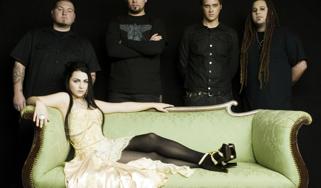 Evanescence на диване