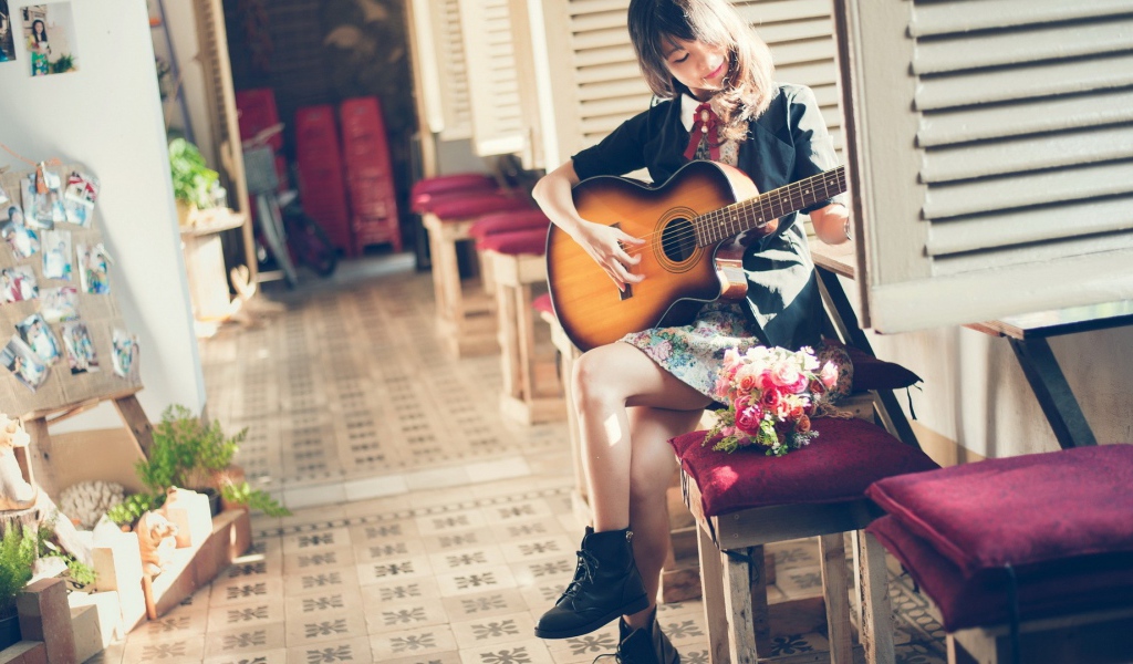Девочка с гитарой