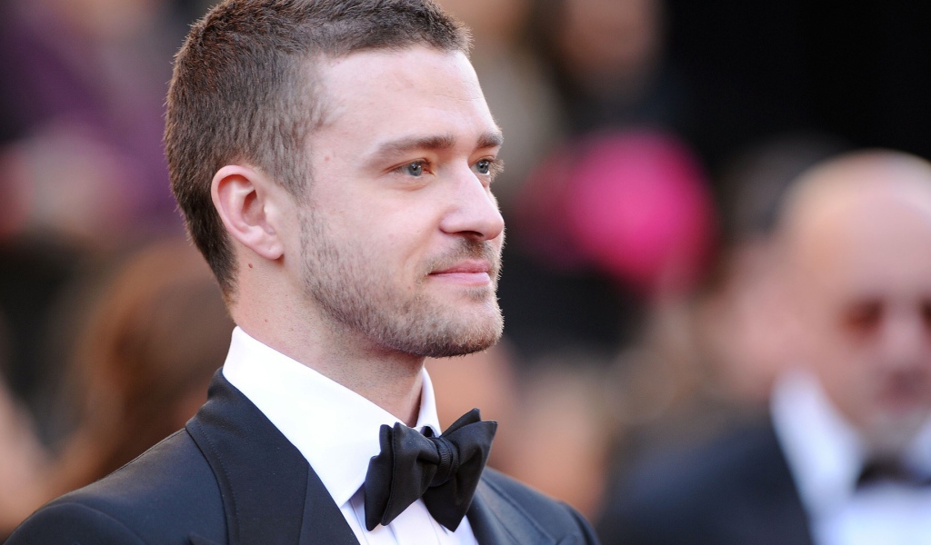 Джастин Тимберлейк в костюме с бабочкой