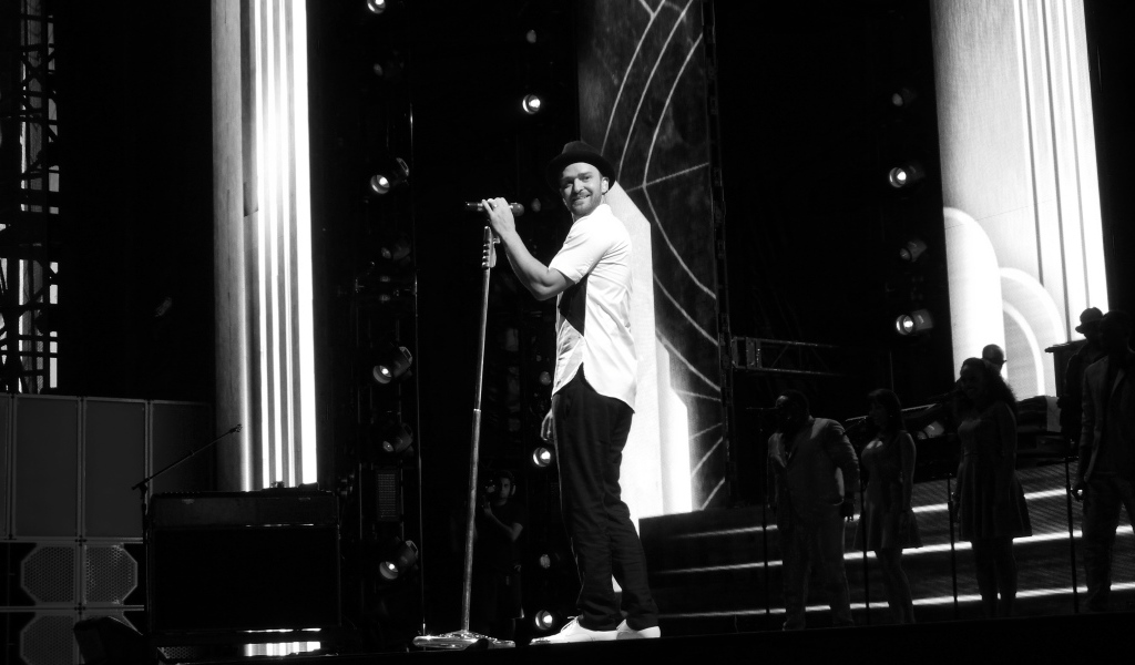 Джастин Тимберлейк выступает в шляпе 