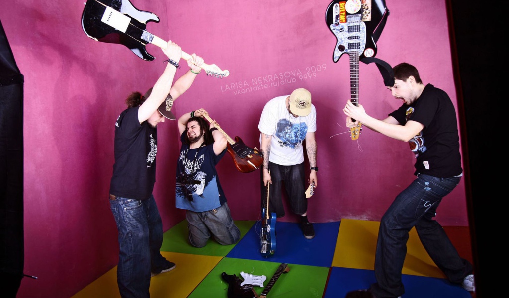 Noize MC ломает гитару