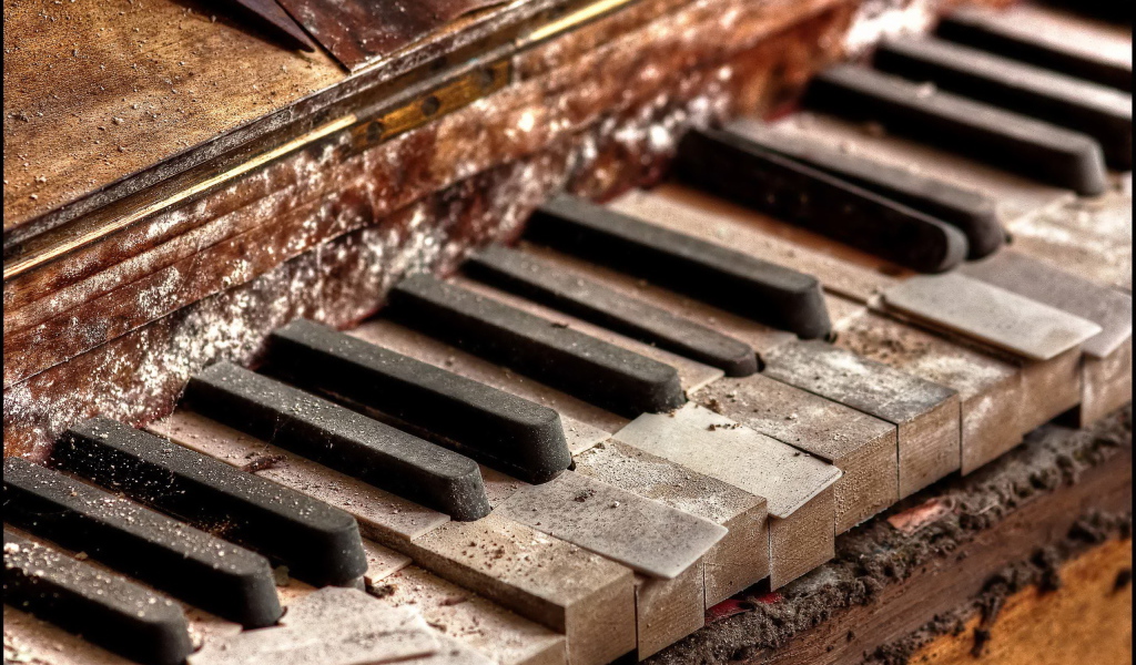 Старый гнилой рояль