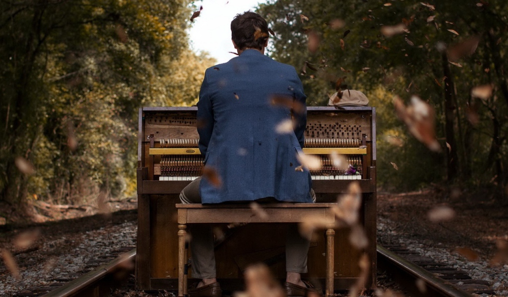 Пианино на железной дороге