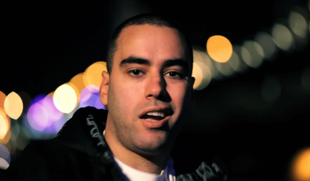 SLIM на улице ночью