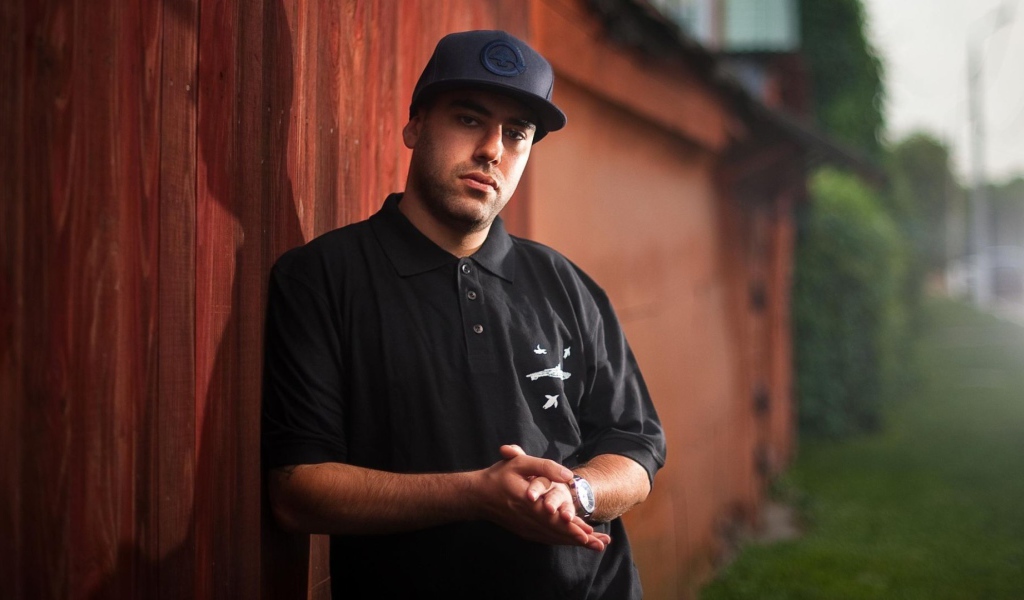 SLIM во дворе