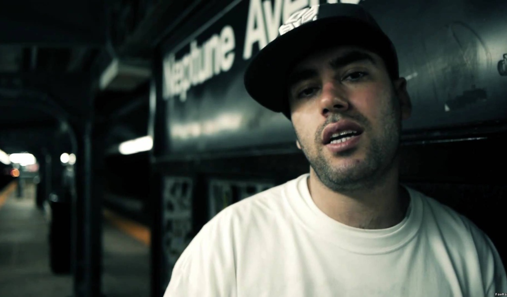 SLIM читает рэп