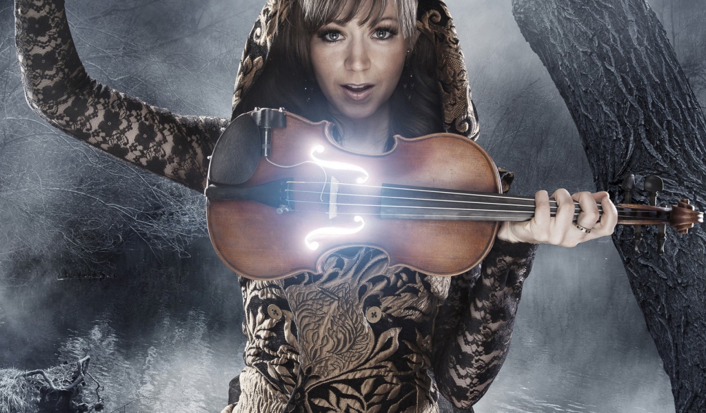 Певица со скрипкой