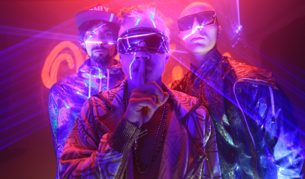 Сценический наряд группы Quest Pistols