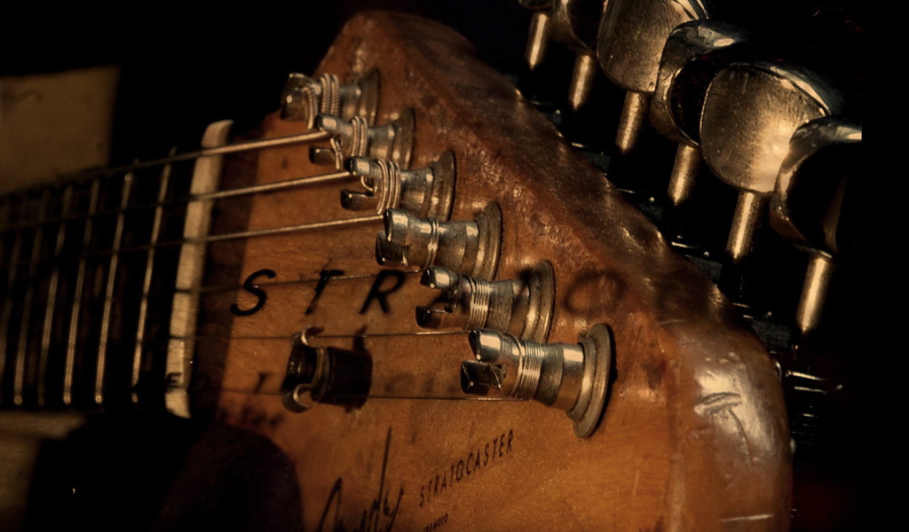 Гриф гитары со струнами