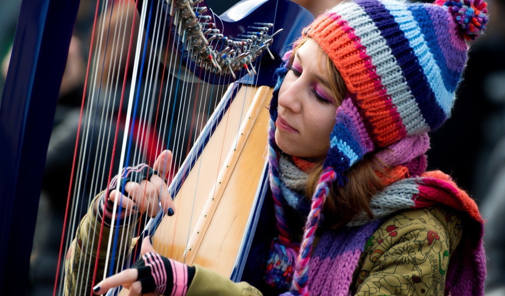 Женщина и арфа