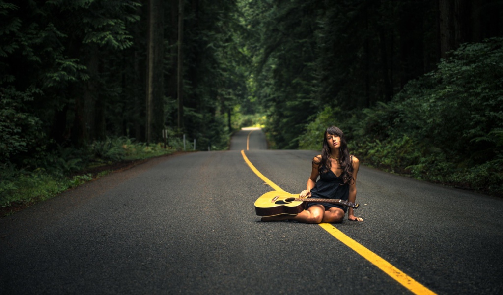 Жёлтая разделительная полоса