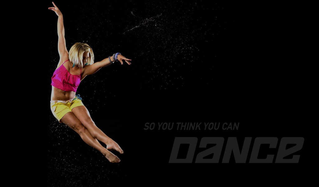 Молодая девушка в танце