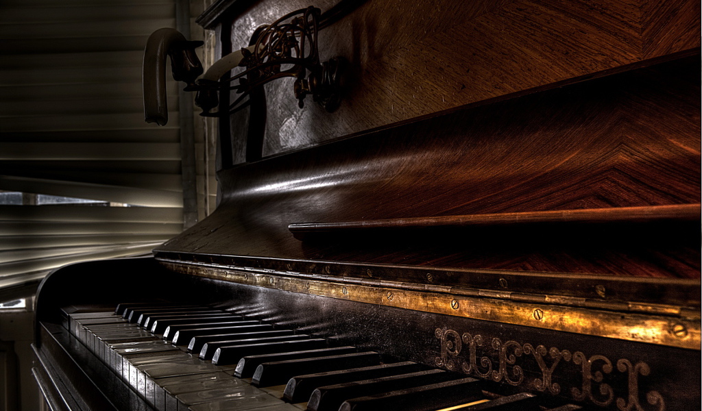 Старое пианино