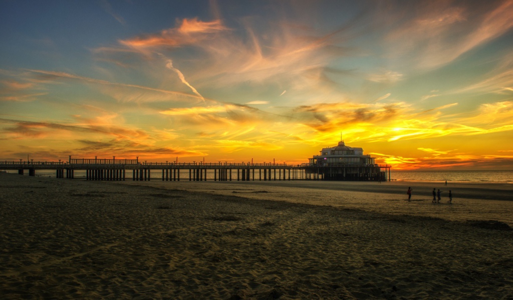 Мост и красивое небо