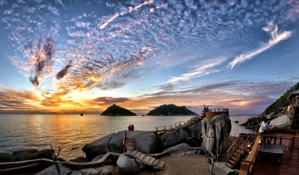 Пара на пристани заката