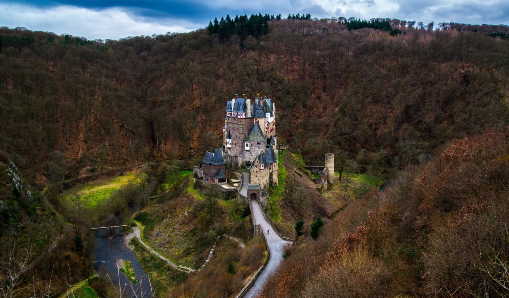 Дорога в старый замок