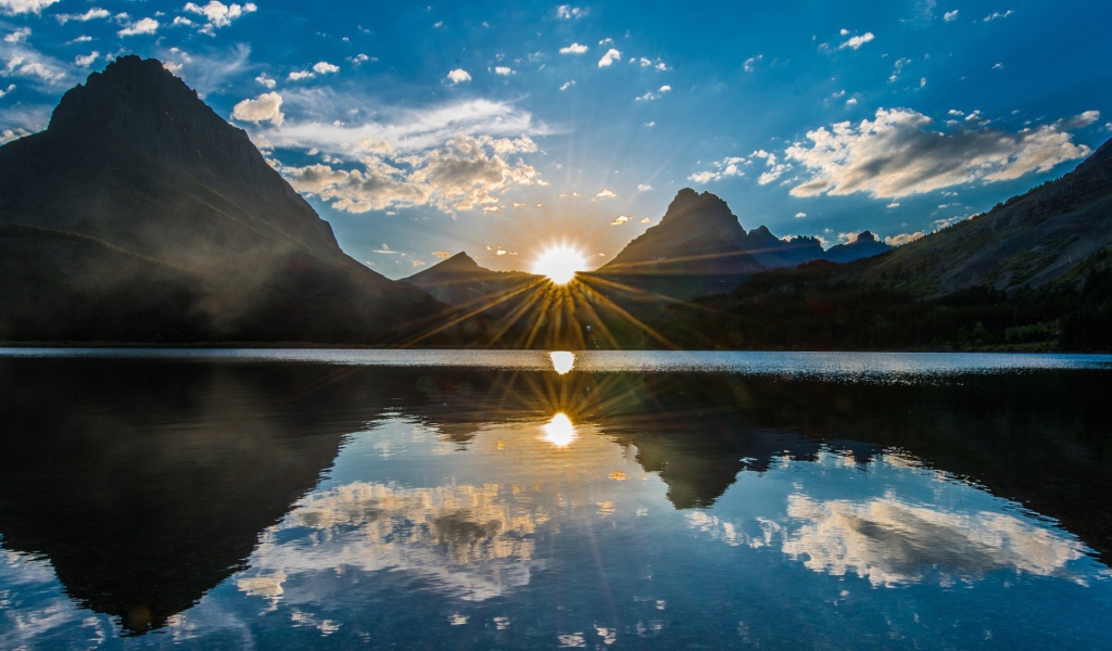 Восход солнца в горах