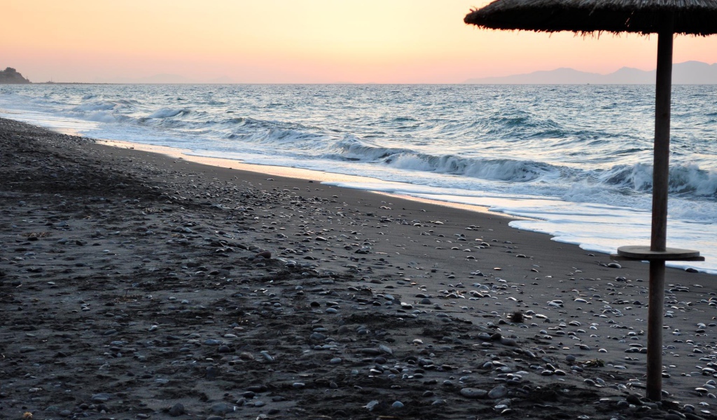 Черный пляж на Санторини