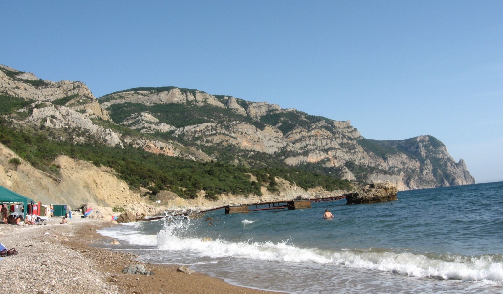 Золотой пляж в Балаклаве