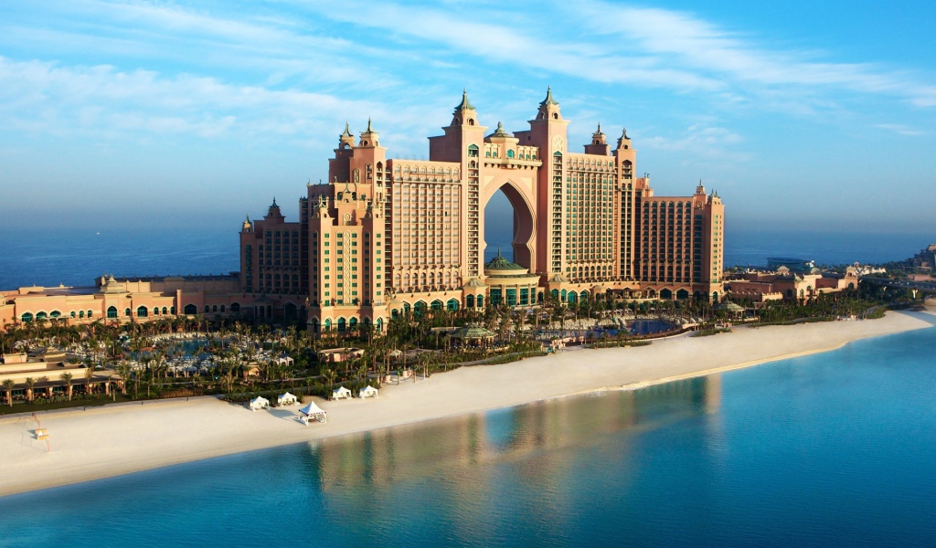 Роскошный отель на пляже