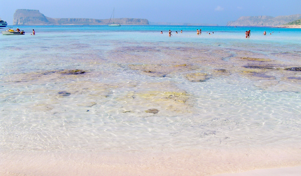 Розовый пляж на Крите