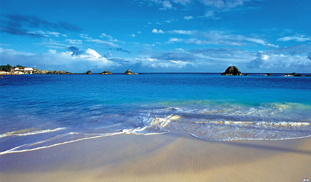 Пляж у лагуны