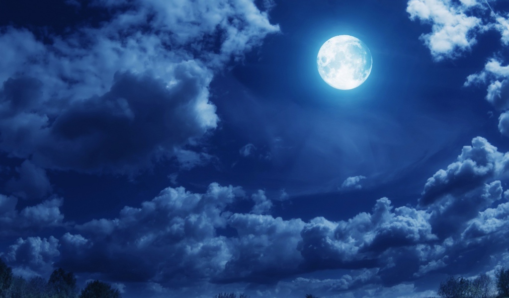 Облака в лунную ночь