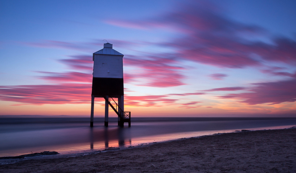 Розовые облака над морем