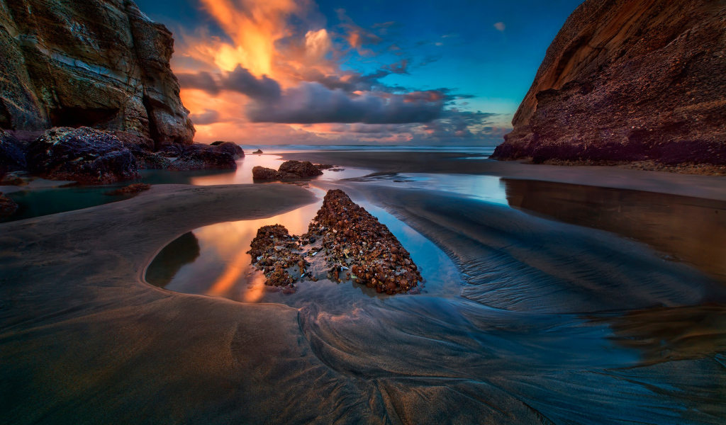 Красные облака над морем