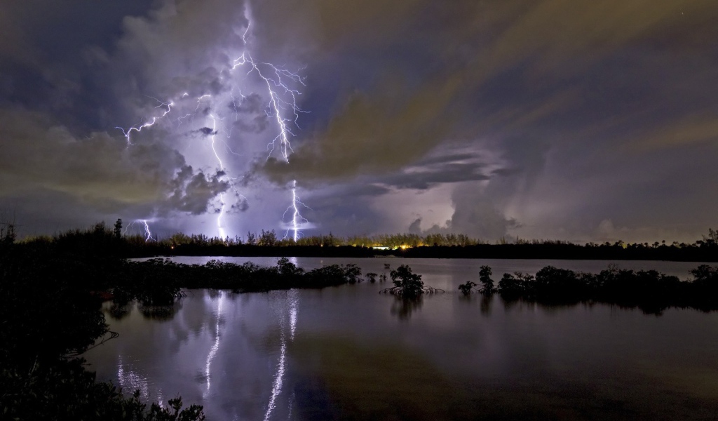 Гроза на Багамских островах