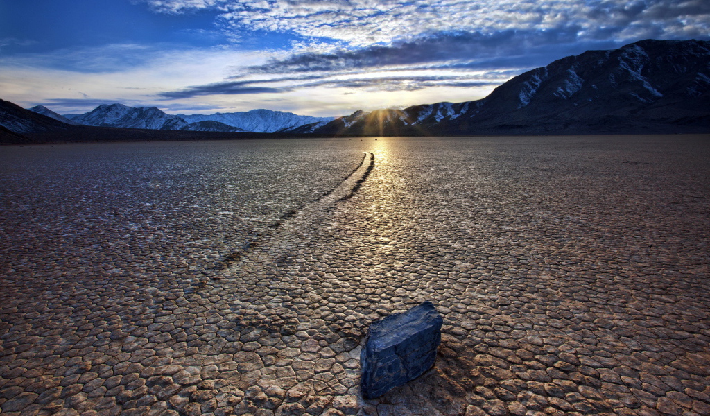 Камень в пустыне