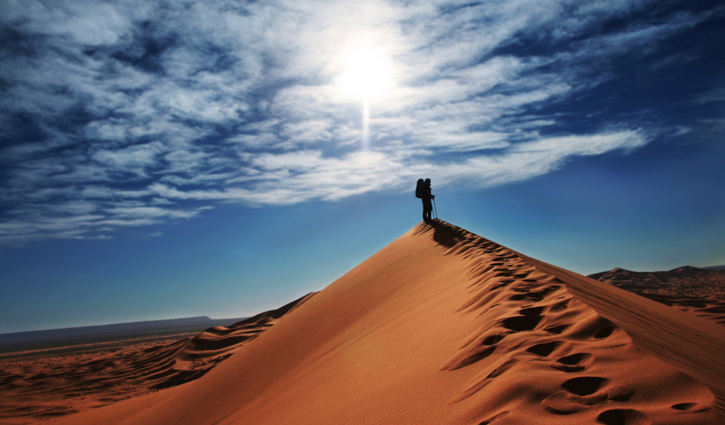 Одинокий путник в пустыне