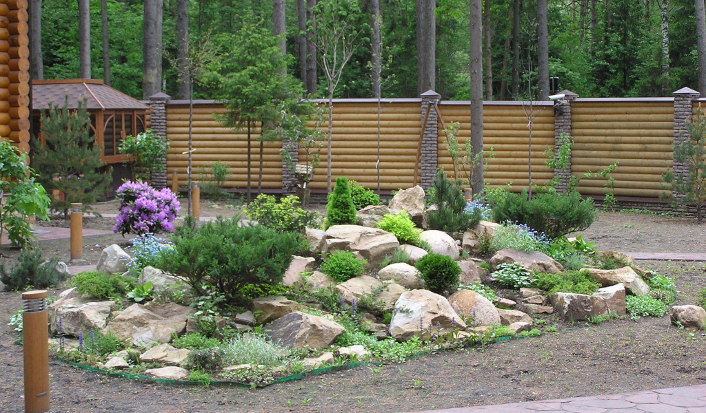 Красивая альпийская горка