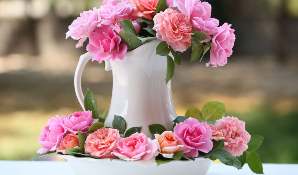 Букет в белом кувшине