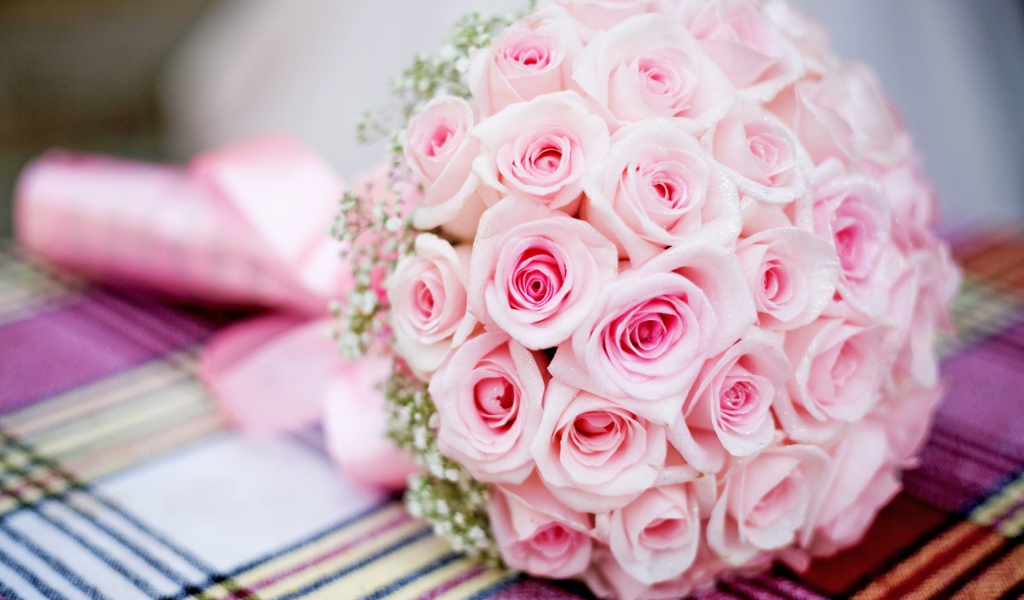 Букет розовых роз