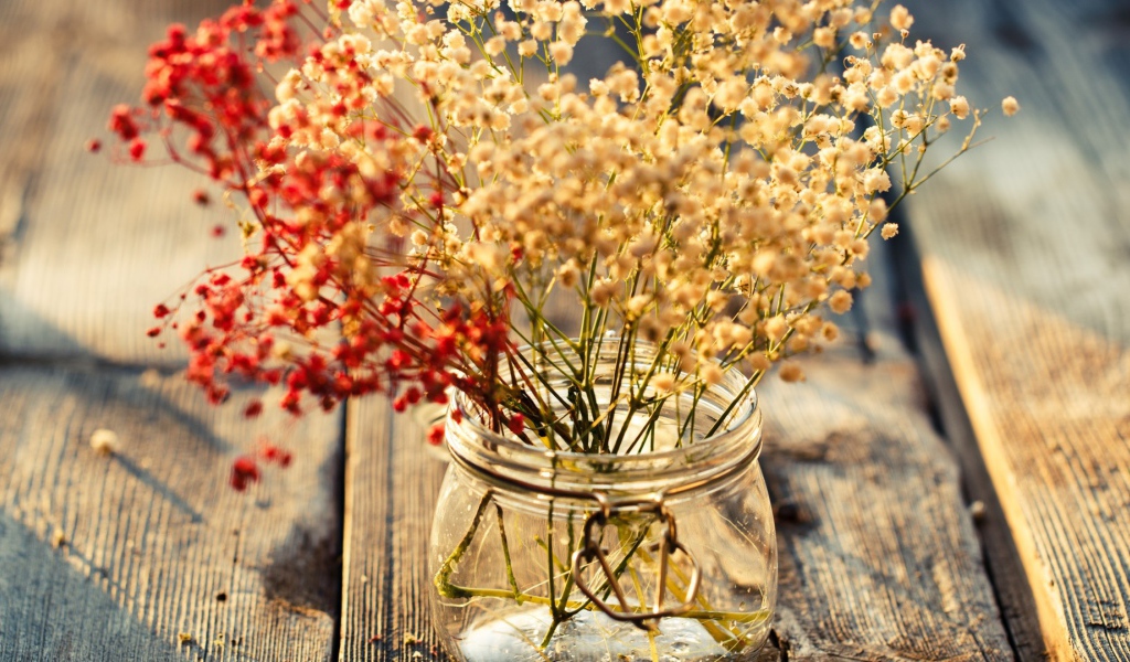 Композиция из сухих веток