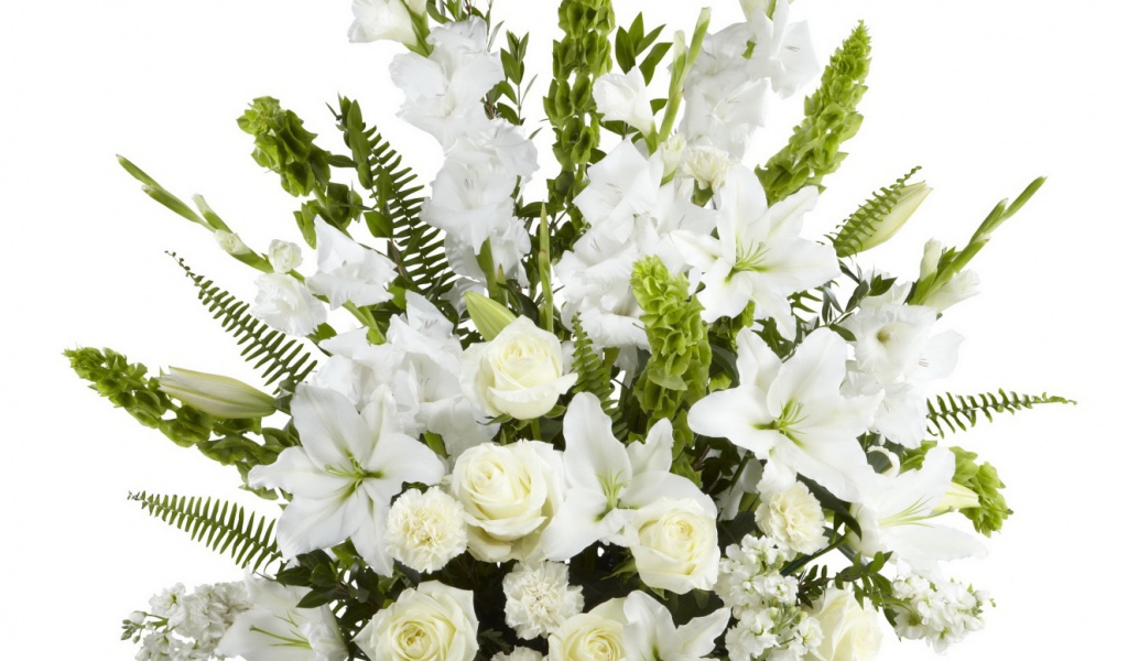 Великолепный букет белых гладиолусов