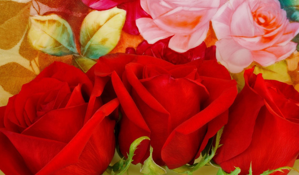 Три красных розы