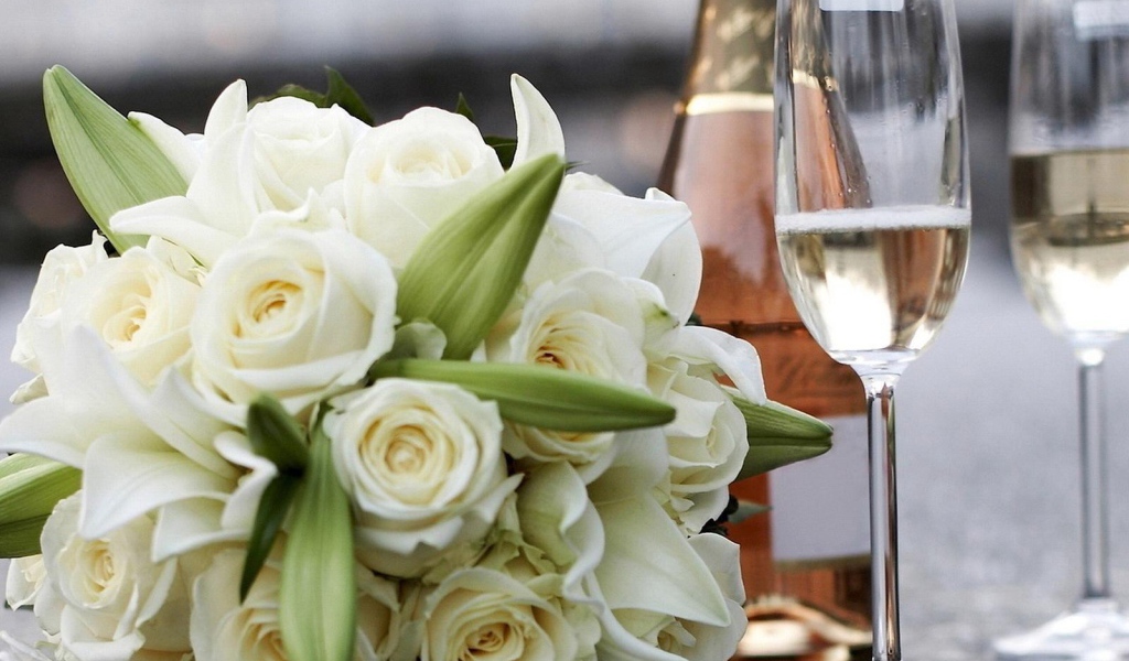 Белые розы и шампанское