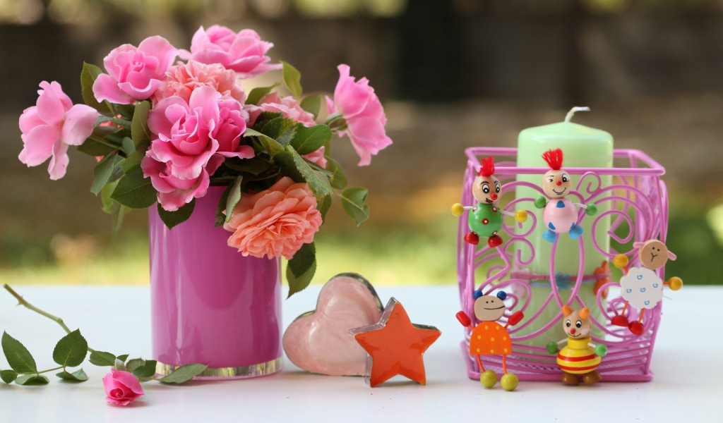 Букет роз и свеча