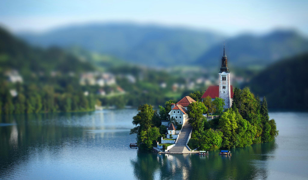 Часовня на острове