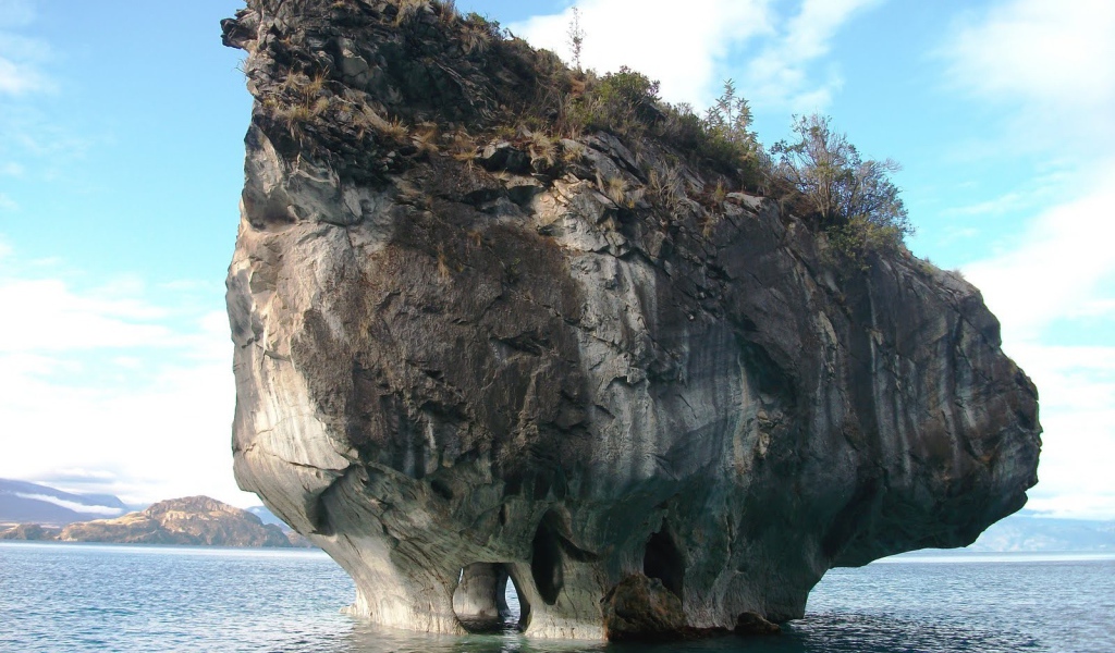 Подмытый остров в Чили