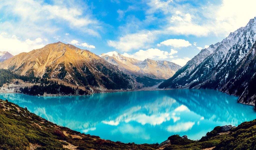 Большое горное озеро