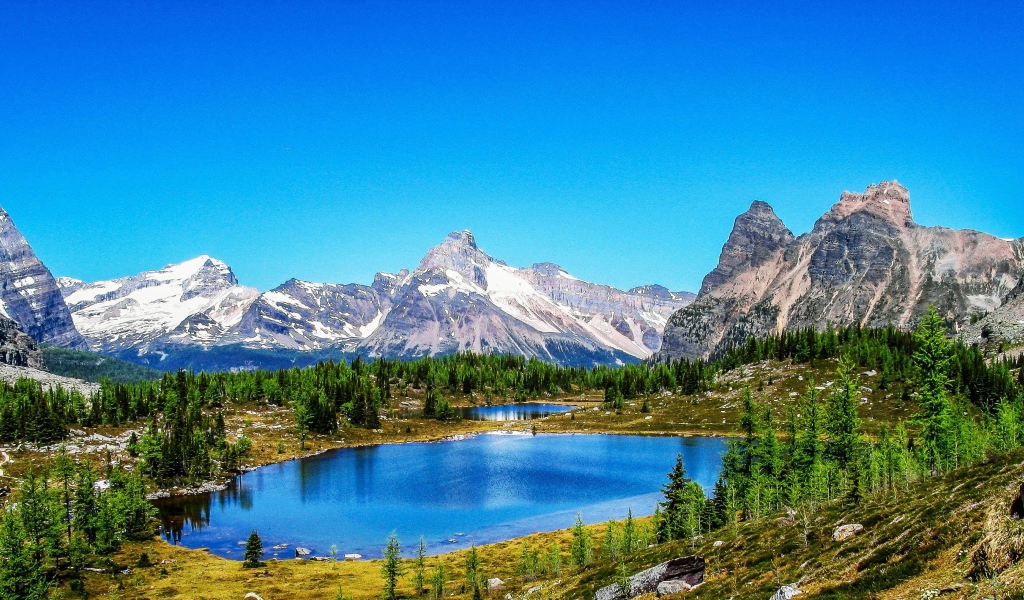 Озеро среди гор