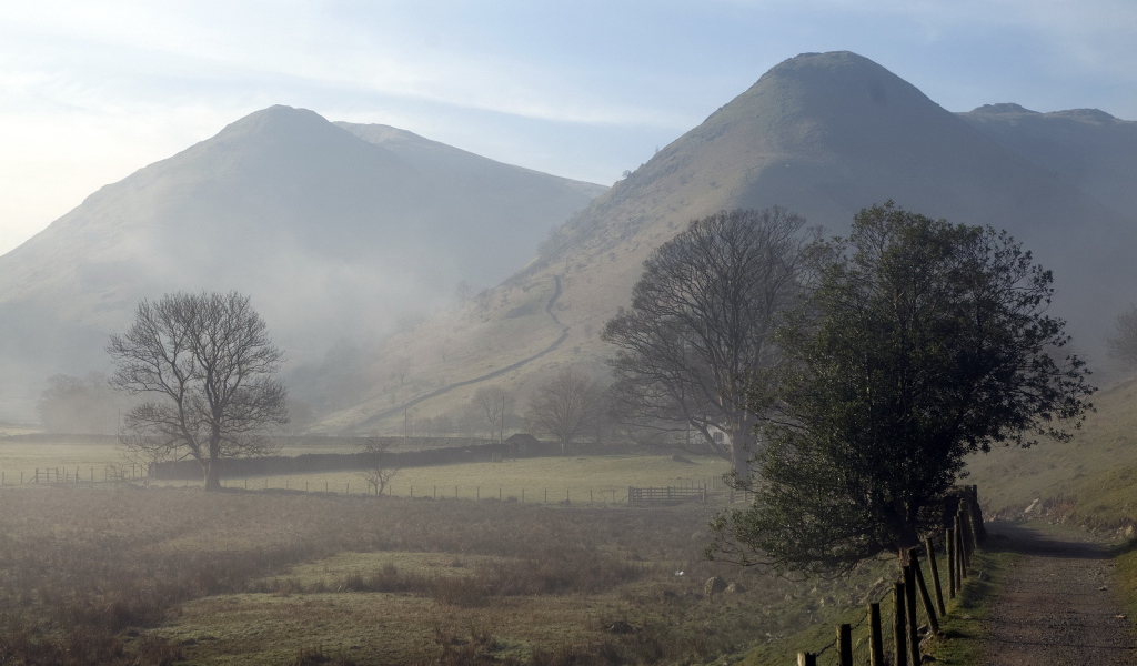 Горная долина в тумане