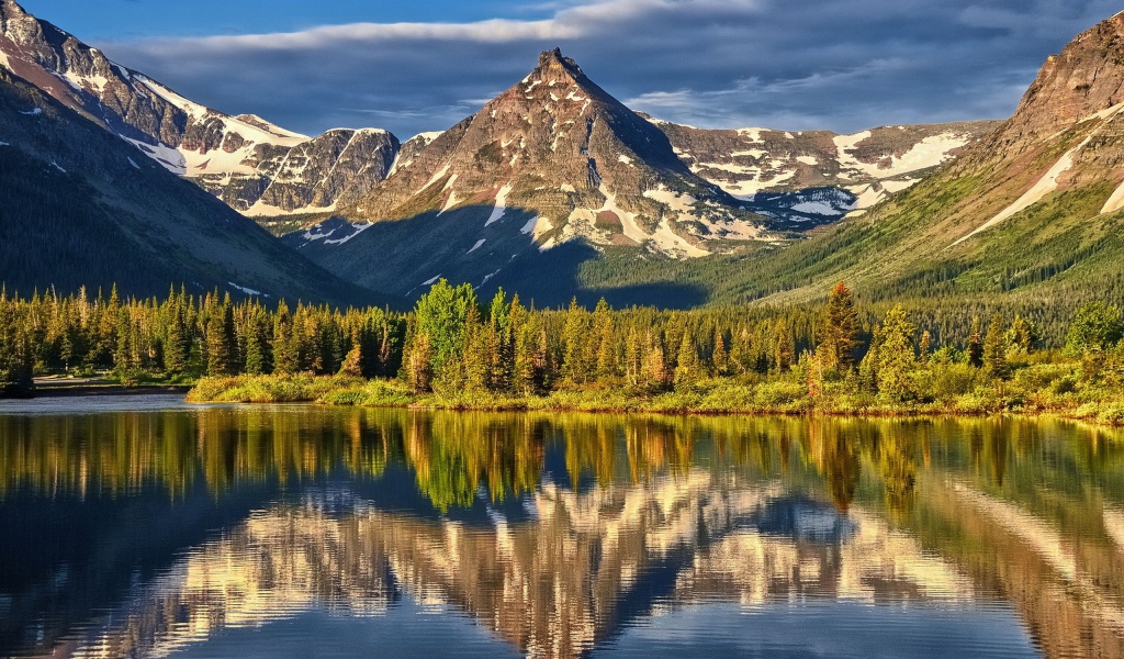 Отражение в горном озере