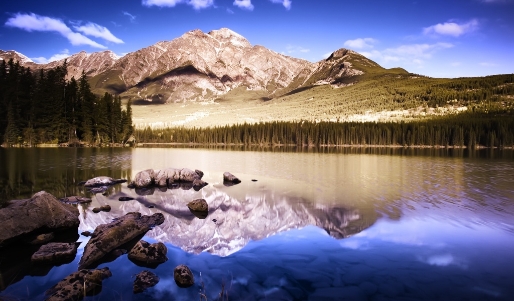 Отражение гор