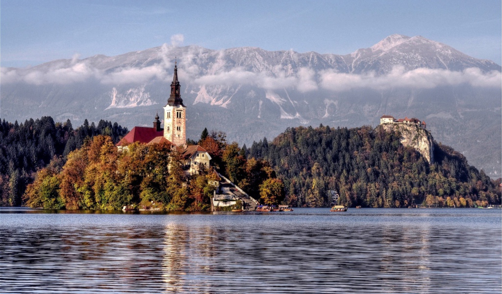 Архитектурный ансамбль в горах