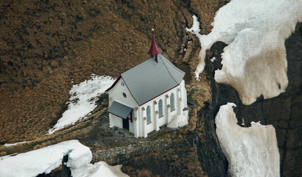 Часовня у отвесного обрыва