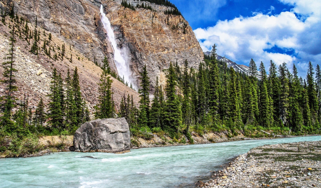 Водопад на горе